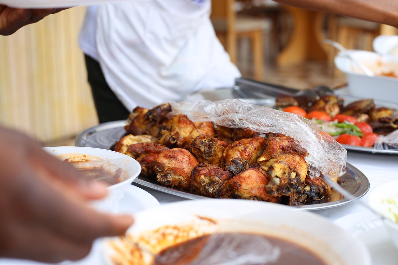 Rețetă ușoară de la Mary Berry: pui la cuptor cu roșii coapte, gata în câteva minute