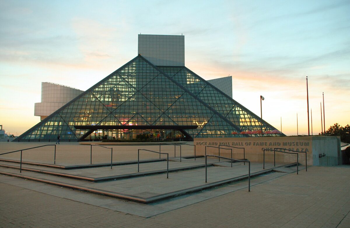 Queen Latifah, Billy Idol și Phil Collins, printre artiștii incluși în Rock and Roll Hall of Fame 2026