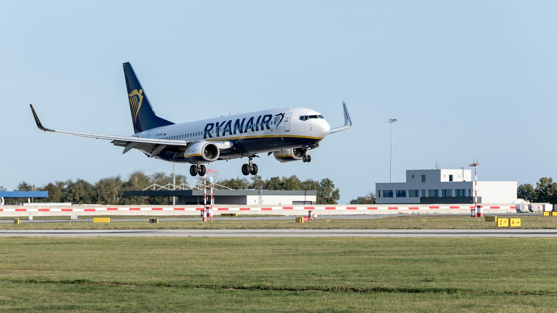 Criza din aviație lovește mai multe companii aeriene din Europa și Orientul Mijlociu