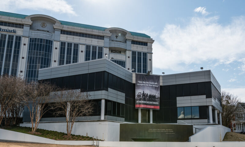 Cum a ajuns o organizație anti-extremism să fie acuzată de fraudă. DOJ invocă 11 capete de acuzare