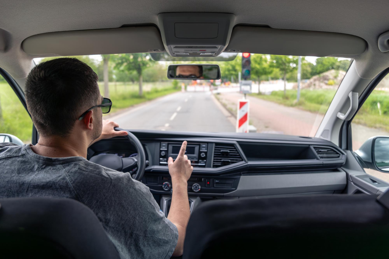 Reguli noi pentru șoferii români. Amenzile vin când îți e cel mai greu