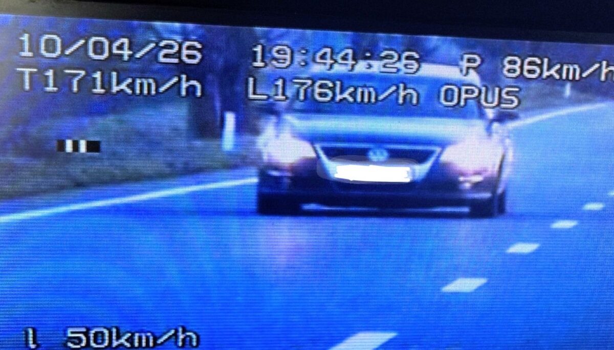 O șoferiță din Constanța, prinsă când circula cu peste 170 km/h. Zice că avea cozonacii în cuptor