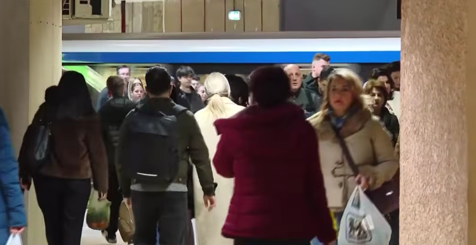 Bucureștenii, nemulțumiti de scumpirea biletelor la metrou. Petiție de peste 11.500 de semnături împotriva majorării