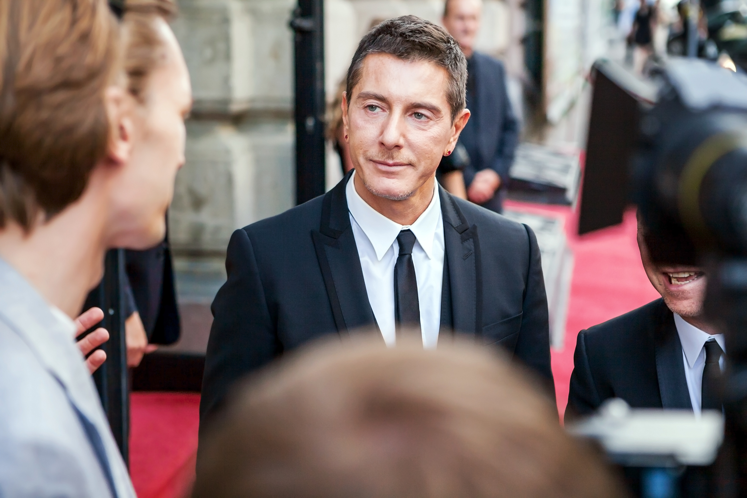 Stefano Gabbana se retrage din conducerea Dolce & Gabbana. Decizia vine în plin proces de refinanțare a datoriilor