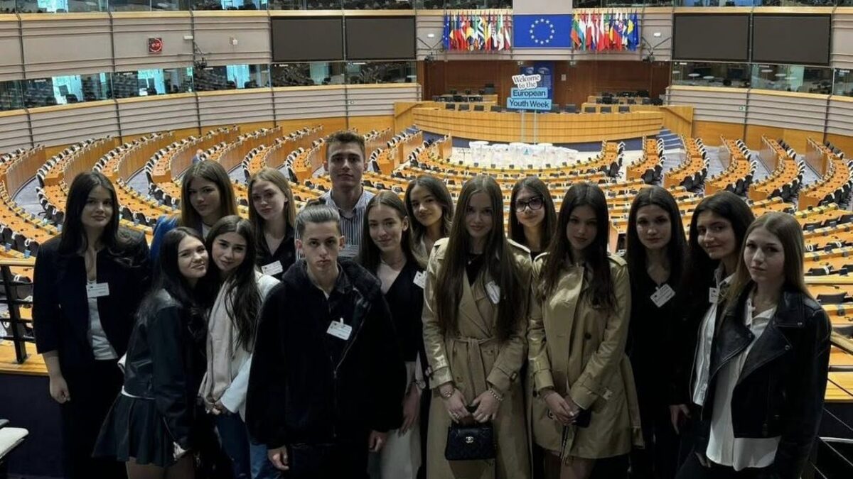 Lecția de diplomație primită de tineri și primari la Bruxelles. Rareș Bogdan, europarlamentar EPP Group, despre tentația populismului