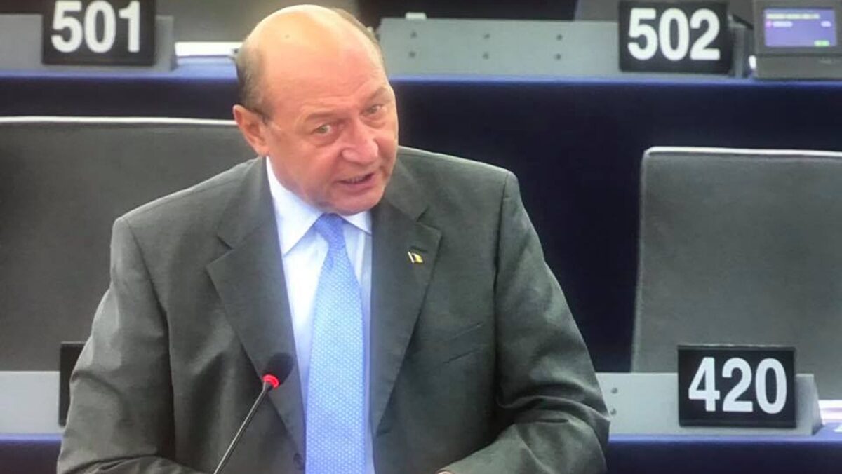 Băsescu vrea măsuri ca în comunism pentru carburanți și spune că plafonarea prețurilor poate provoca penurie