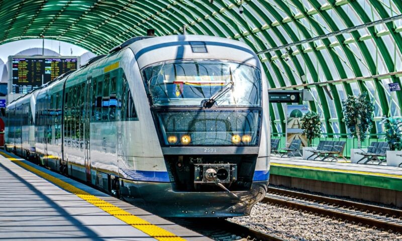 Două noi rețele de tren metropolitan, avizate de Ministerul Transporturilor. Când vor fi date în folosință