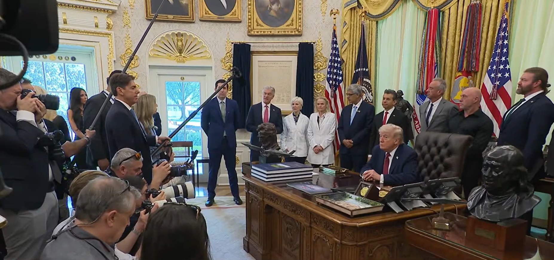 Trump spune că iranienii au fost „simpatici” închizând Ormuz, dar SUA nu pot fi șantajate, iar discuțiile „merg bine