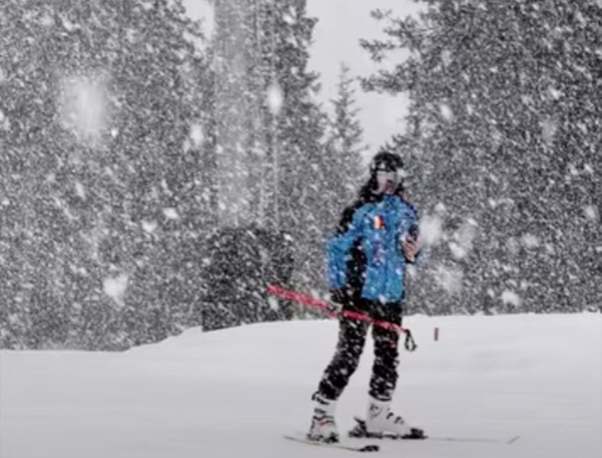 Ninsori ca în plină iarnă înainte de Paște. Zăpadă consistentă în mai multe stațiuni din țară
