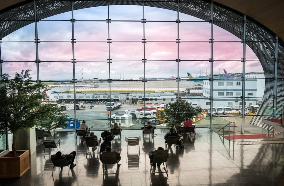 Avertisment nou în aviație: Urmează săptămâni de perturbări din cauza crizei kerosenului