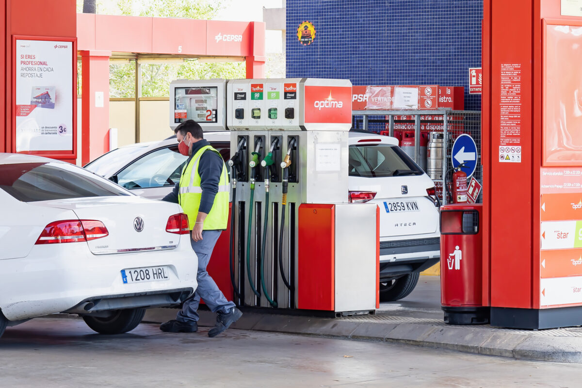 Francezii merg în Spania după carburanți mai ieftini