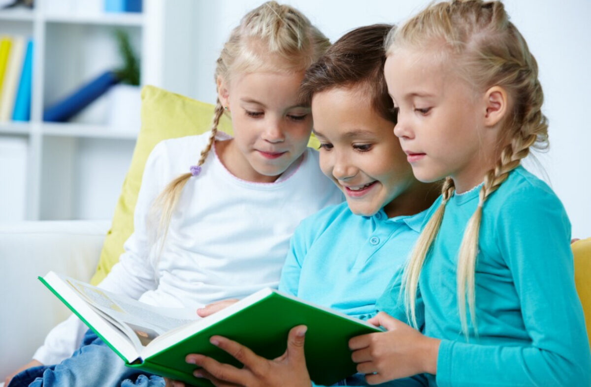 Cititul, obiceiul care modelează creierul încă din primii ani de școală. Efectele sunt vizibile în anii adolescenței