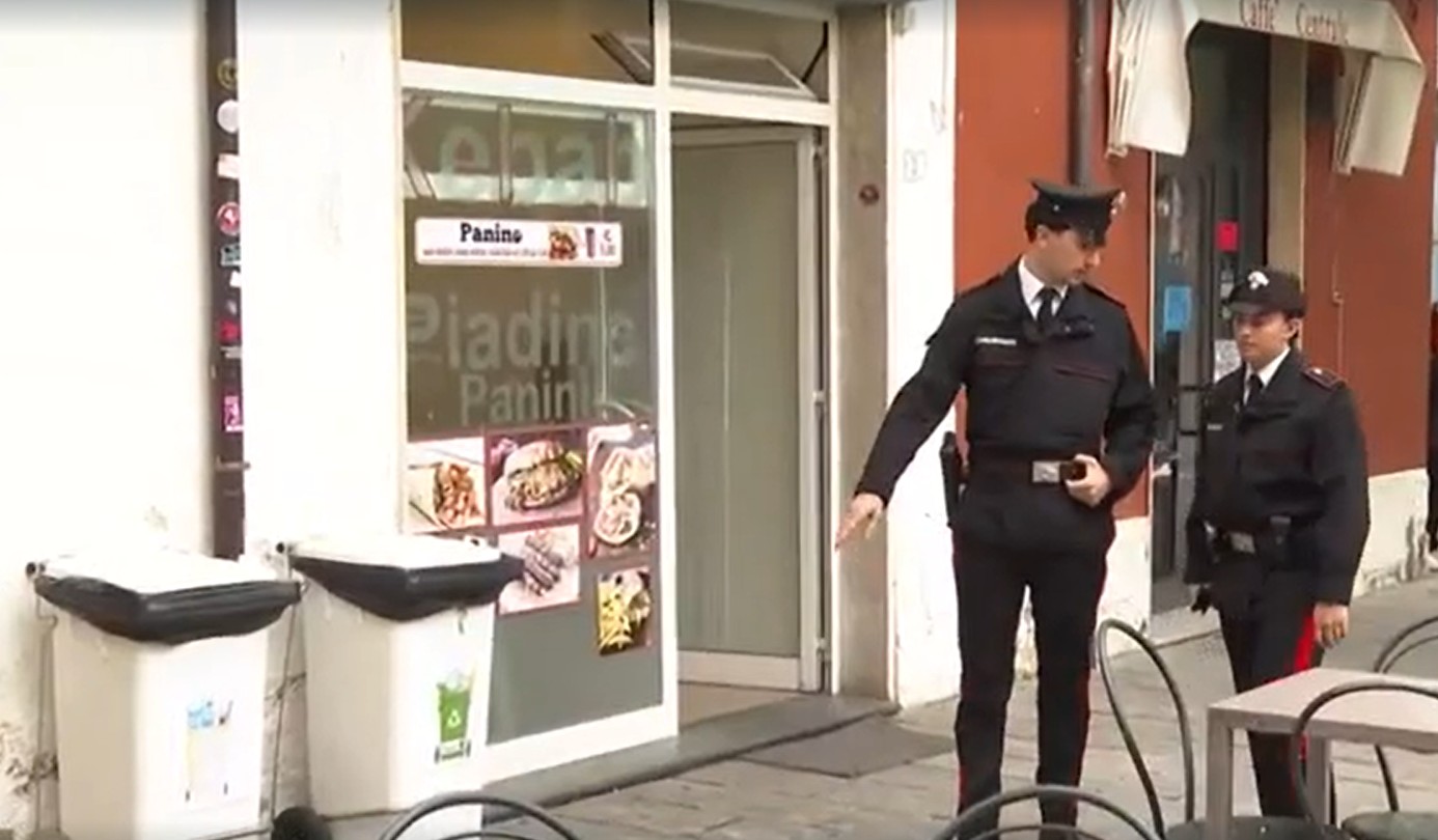 Doi români au fost reținuți pentru omor și trei minori sunt investigați după crima de la Massa, Italia