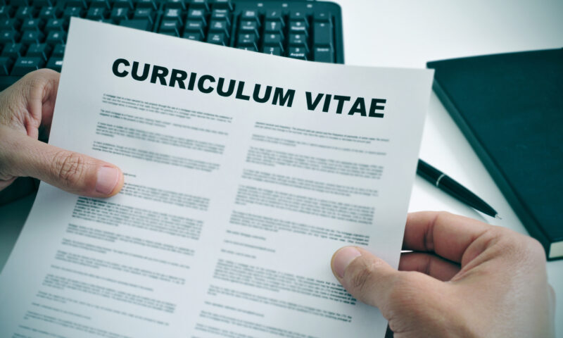 Mai le găsește cu nervii întinși și contractul subțire. Trei zodii în pericol la serviciu