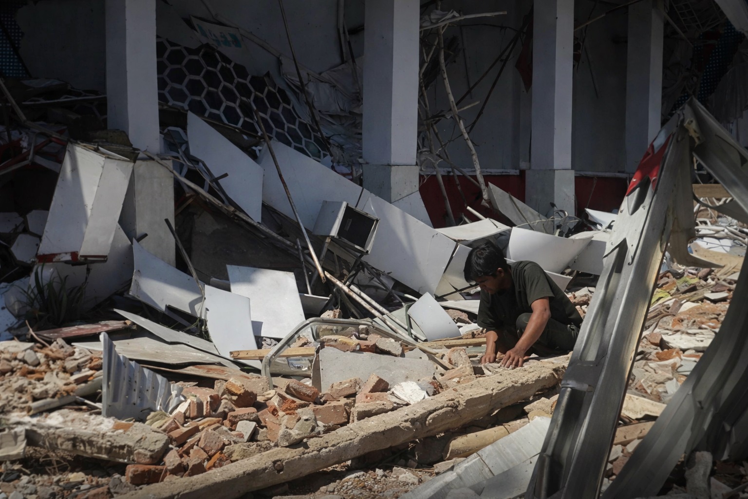 Cutremur de 7,4 în largul Indoneziei. Țările din zonă, vizate de o alertă de tsunami