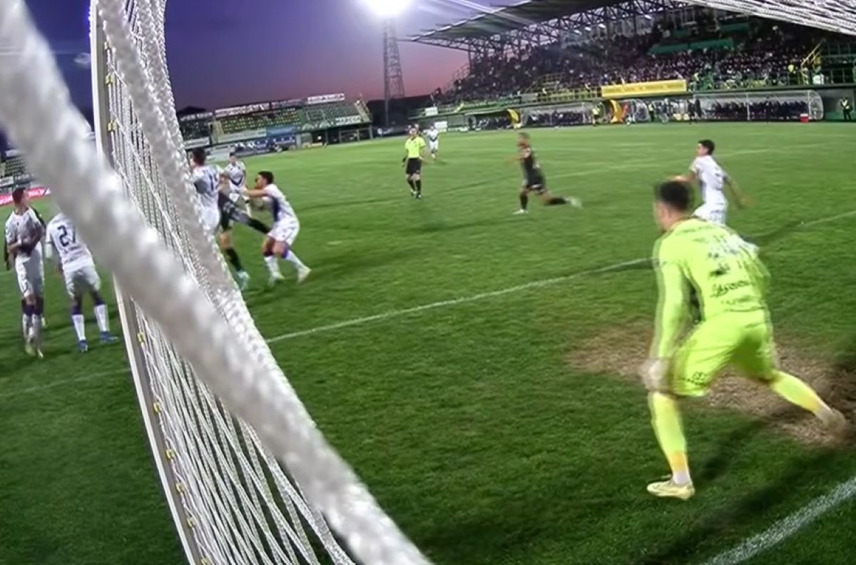 Universitatea Craiova a învins FC Argeș cu 1-0 și a revenit pe primul loc în play-off-ul Superligii