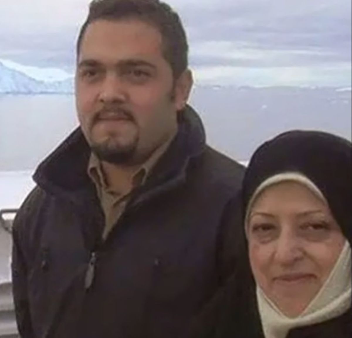 Fiul unei propagandiste a dictaturii islamiste din Iran, ridicat de ICE. Rezidența în SUA îi fusese anulată