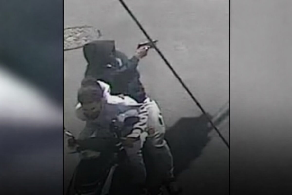 Fetiță de șapte luni ucisă în Brooklyn, după un schimb de focuri între bande rivale