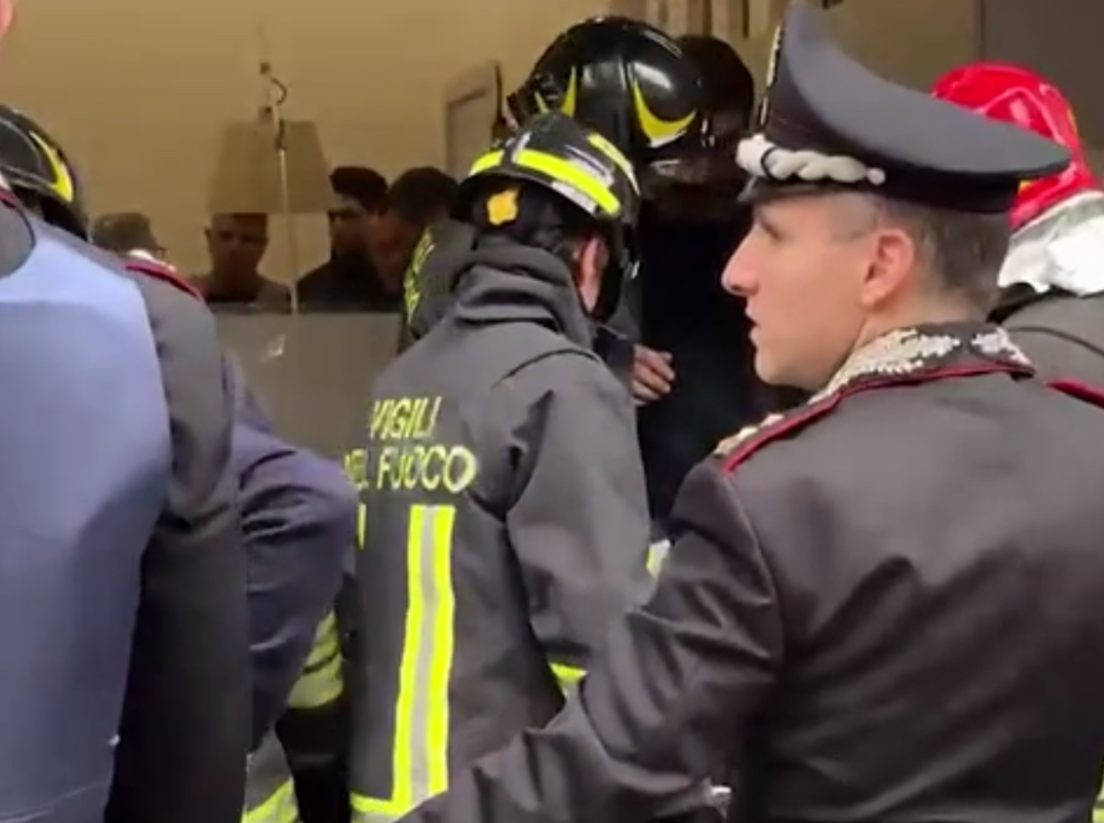 Tentativă de jaf la o bancă din Italia. Mai mulți angajați și clienți au fost luați ostatici