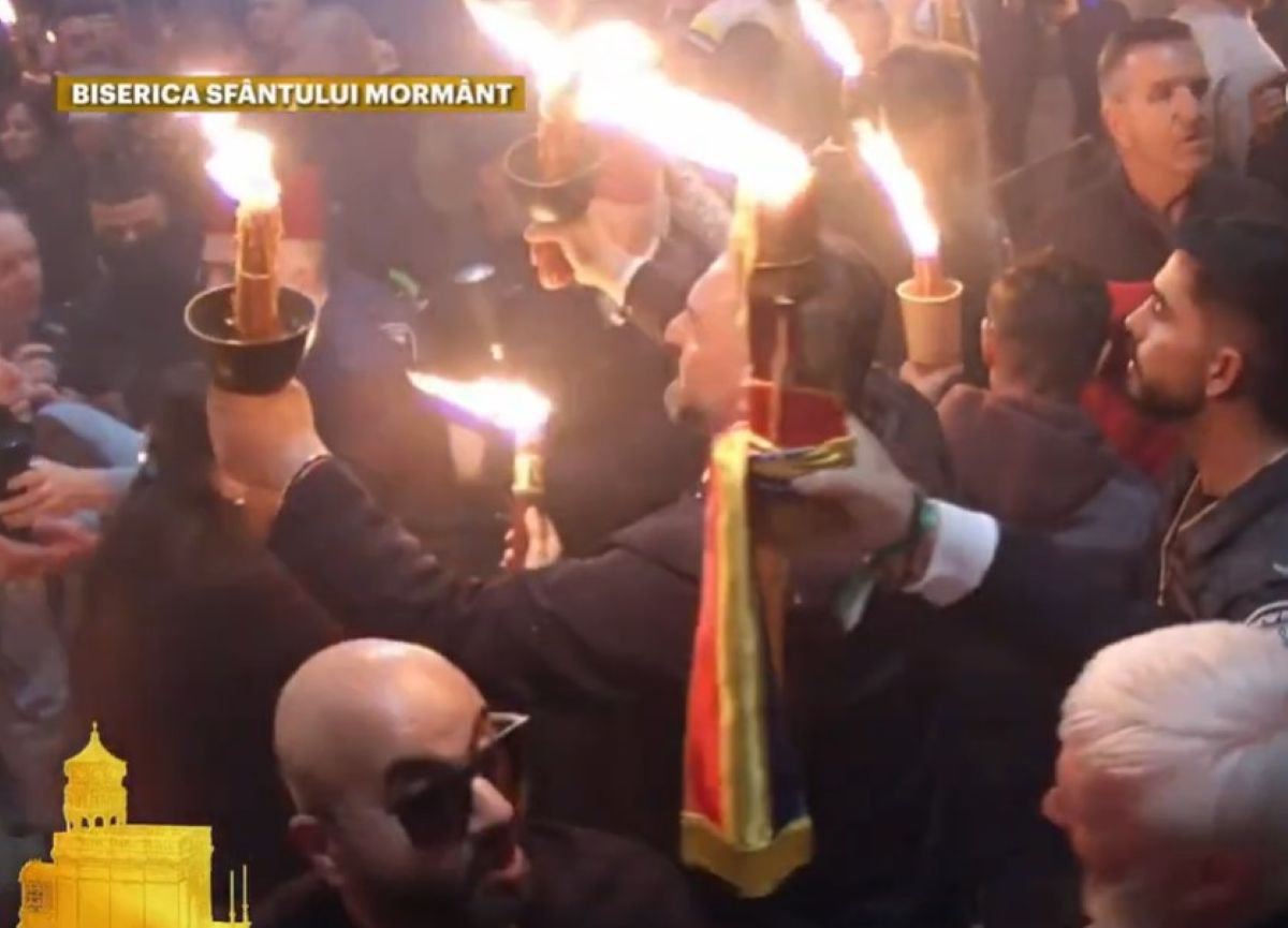 Sfânta Lumină a ajuns în România, pe Aeroportul Otopeni, și va fi oferită credincioșilor din toate parohiile