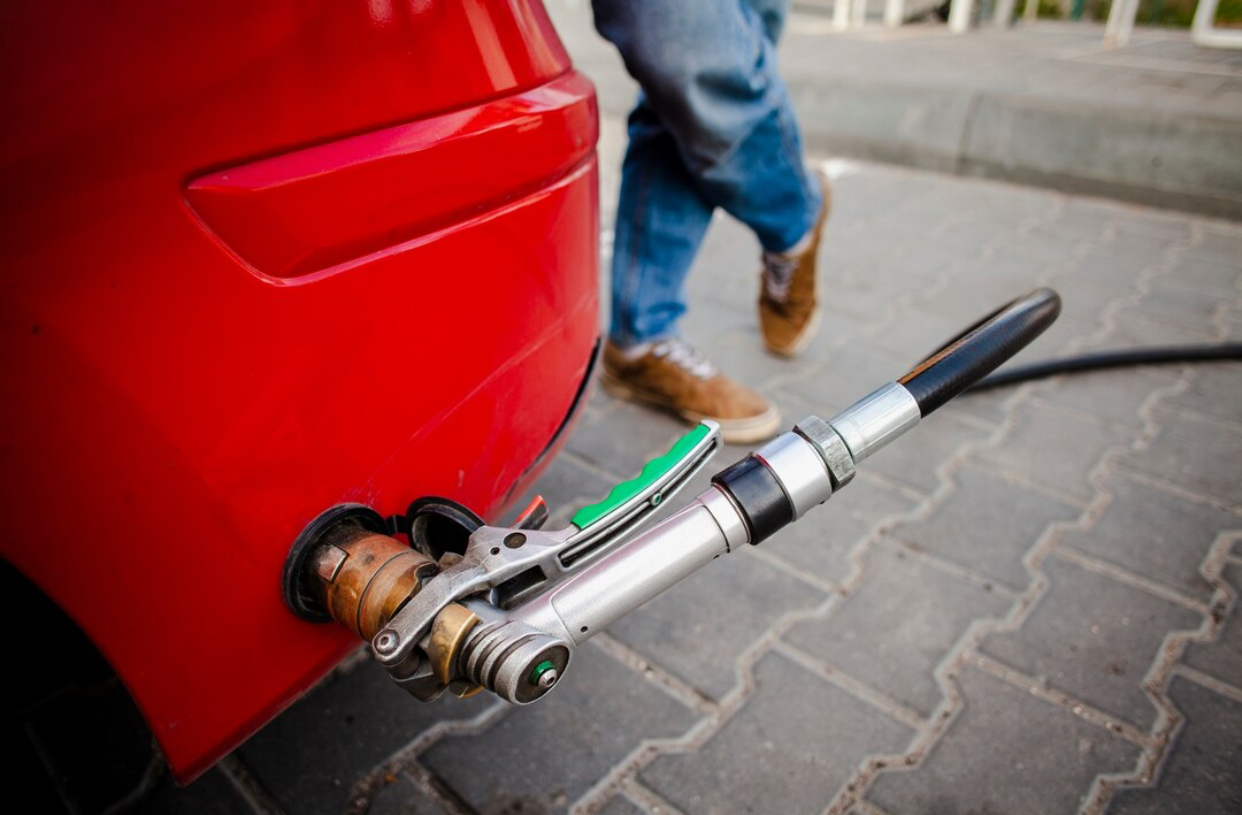Trecerea pe GPL, soluția de criză pentru șoferii speriați de prețurile carburanților. Sancțiuni aspre pentru cei care aleg stațiile neomologate
