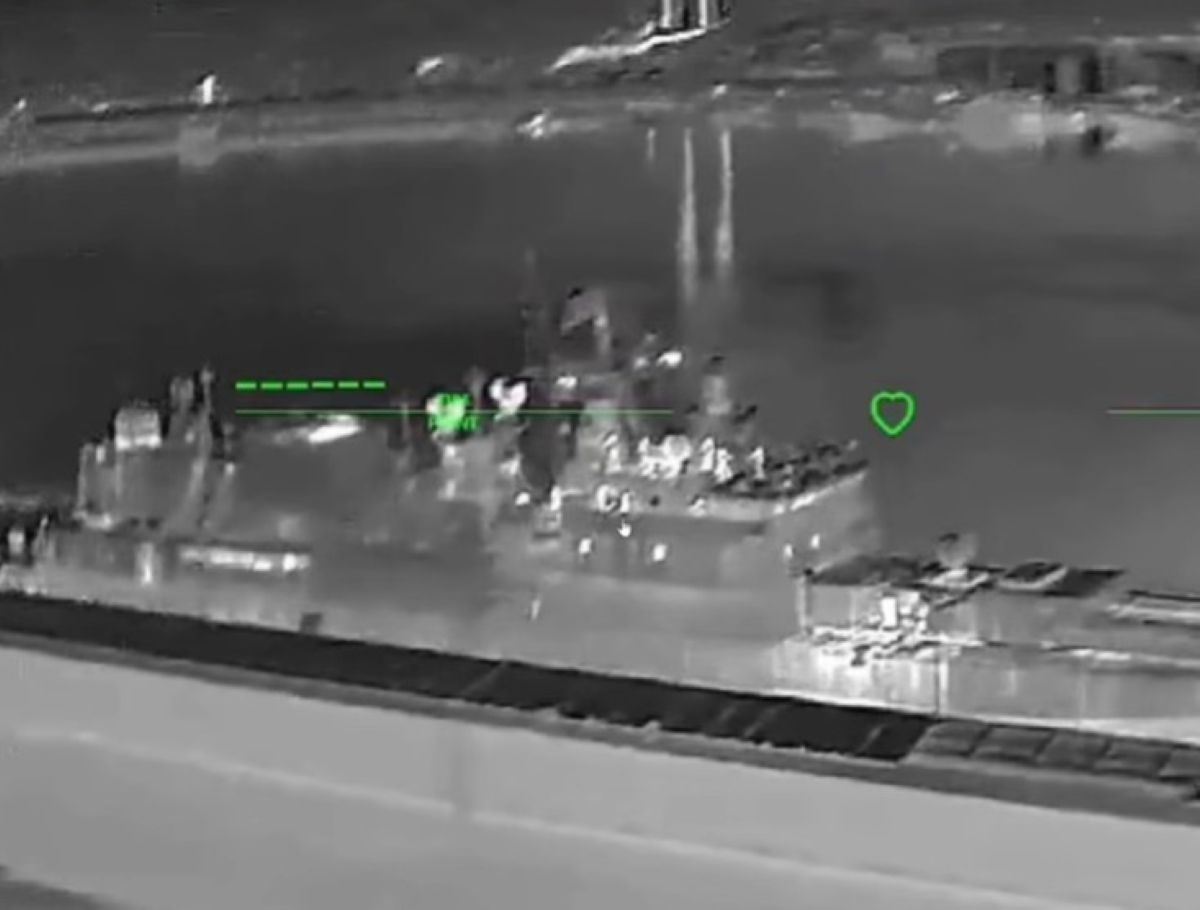 Ucraina a revendicat atacuri asupra unei nave rusești în Novorosiisk și a unei platforme din Marea Neagră