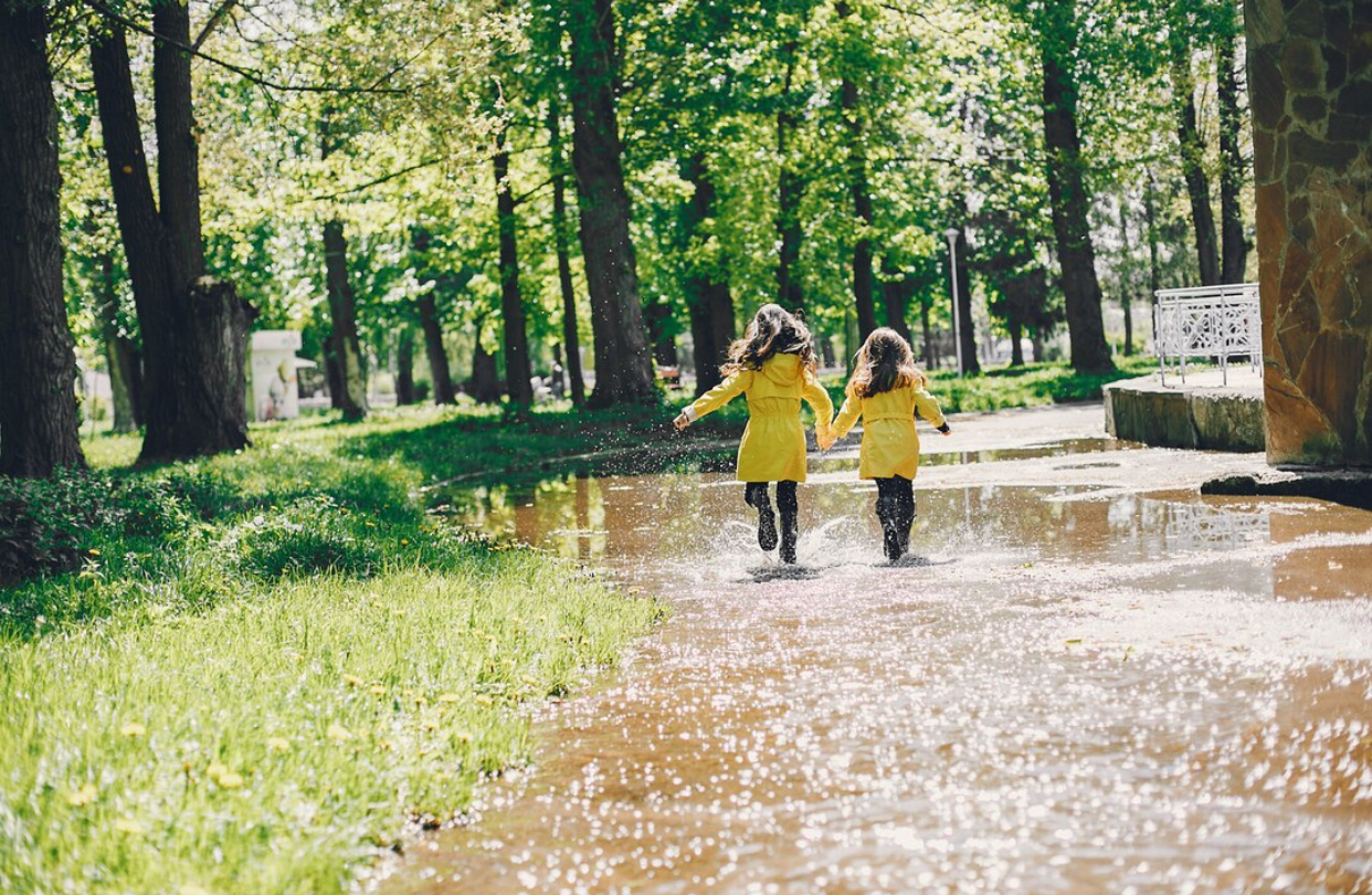 Prognoza meteo, 17 aprilie. Ploi, descărcări electrice și temperaturi scăzute în mai multe regiuni. Unde se vor înregistra 24 de grade