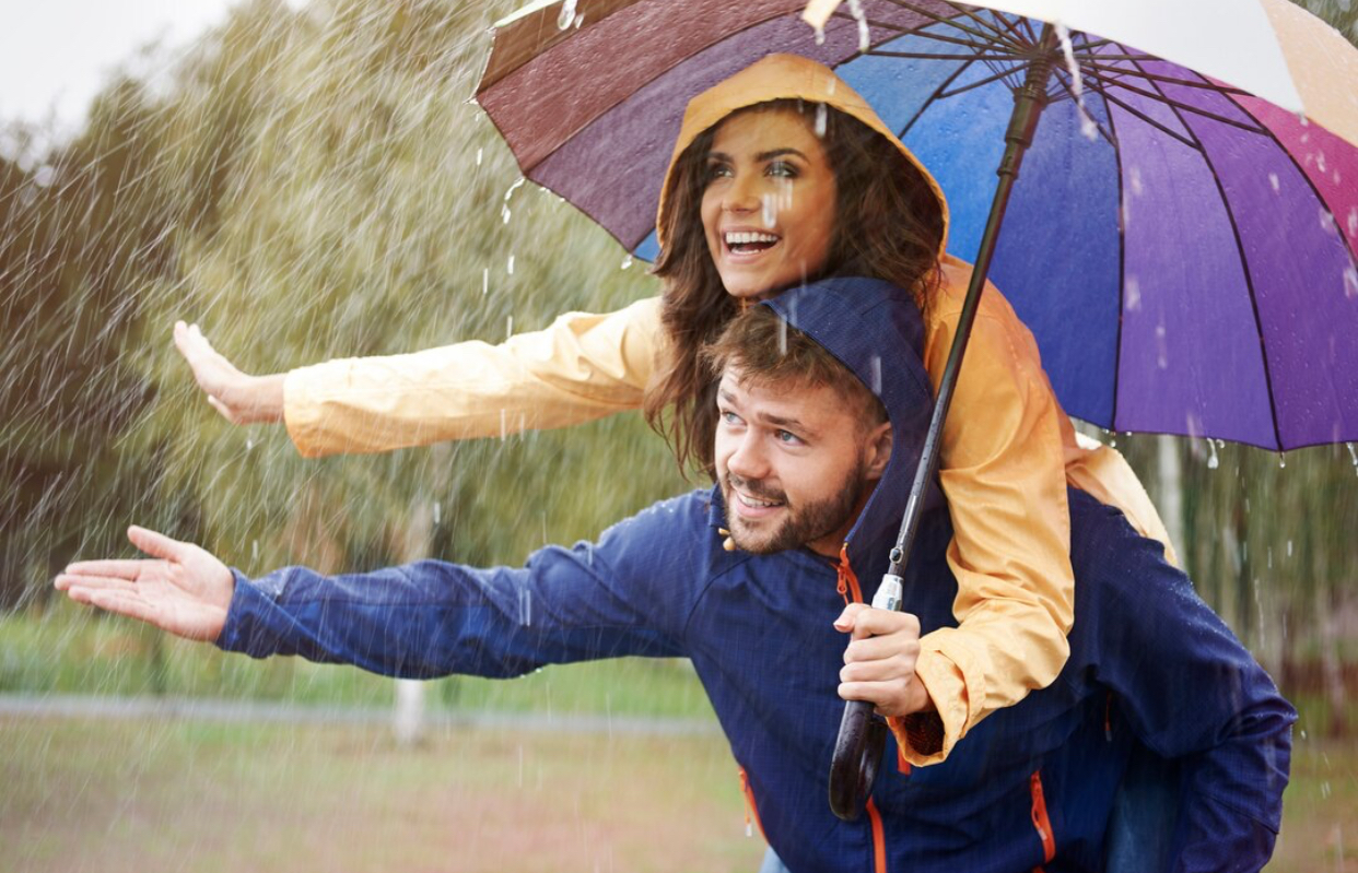 Prognoza meteo, 23 aprilie. Frig, ploi și vânt puternic în următoarele ore. Meteorologii au anunțat când se încălzește vremea