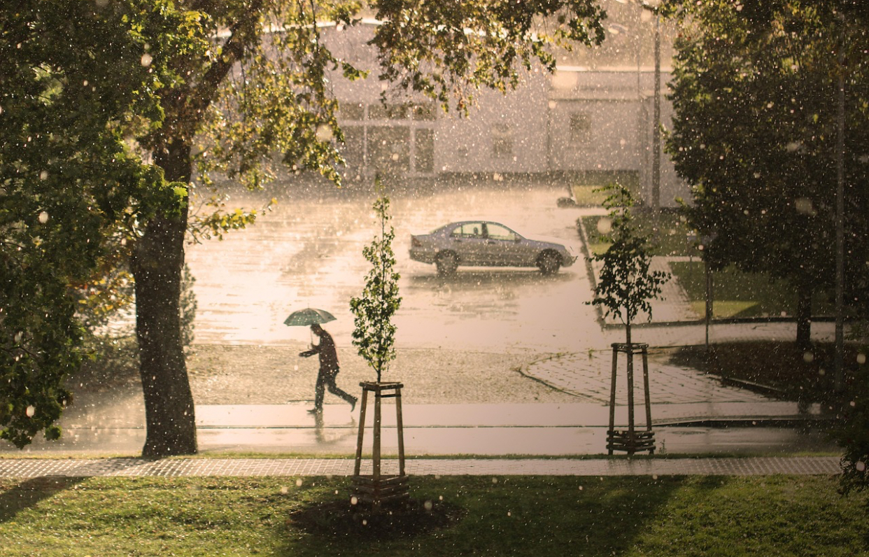 Prognoza meteo, 30 aprilie. Temperaturi neobișnuit de scăzute pentru această perioadă în majoritatea regiunilor. Lapoviță și ninsoare în zonele montane