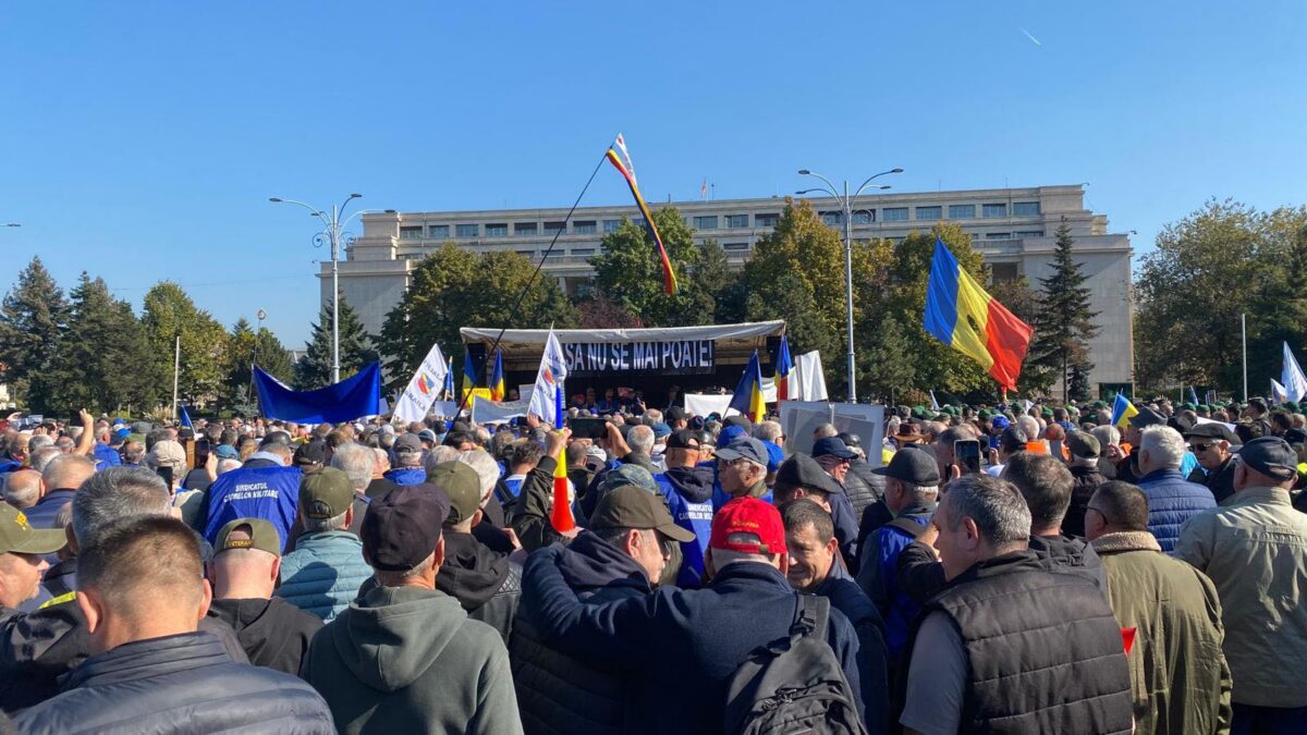 Protest cu peste 10.000 de sindicaliști în fața Guvernului. Măsuri speciale anunțate de Jandarmerie