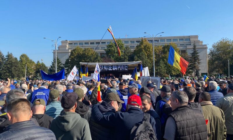 Protest cu peste 10.000 de sindicaliști în fața Guvernului. Măsuri speciale anunțate de Jandarmerie