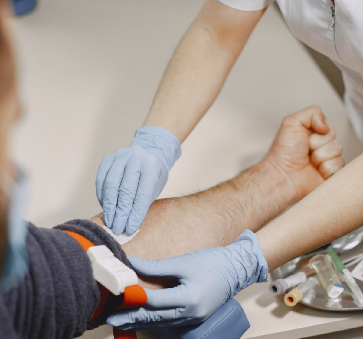 Analizele medicale în 2026. Prețuri, opțiuni și diferențe între stat și privat