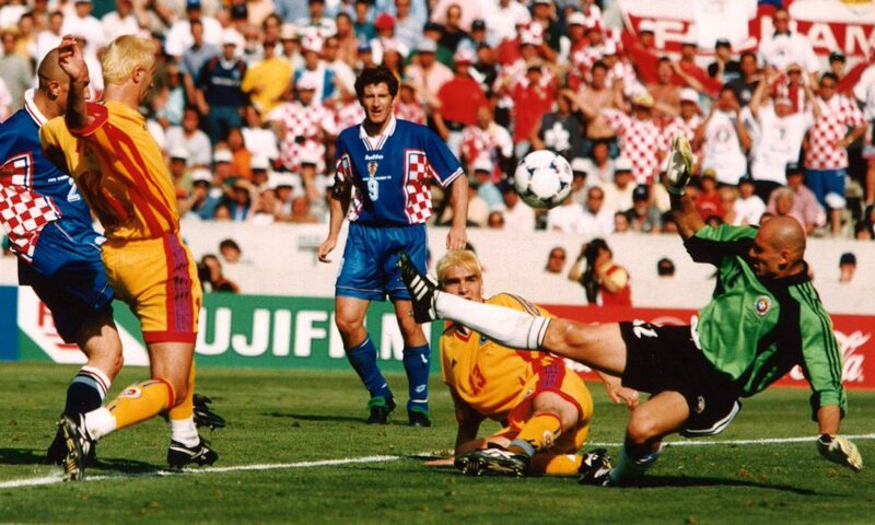 Cum arăta România în 1998, anul ultimului Mondial al naționalei. Criză în Guvern, inflație, internet prin telefonul fix și muzică pe casete