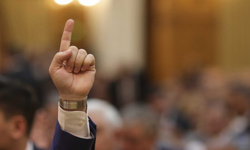 Moțiunea de cenzură împotriva lui Bolojan. Parlamentarii care s-au răzgândit