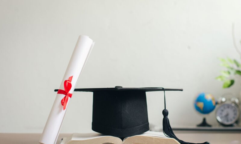Avantaje la achiziționarea de diplome școlare pentru unitățile de învățământ
