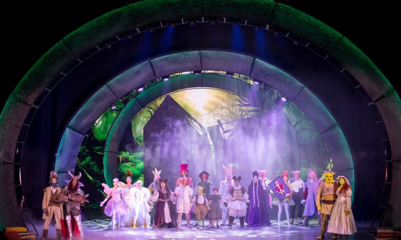 De pe Broadway la București, Shrek Musicalul revine pe scena ONB de Ziua Copilului. Horia Brenciu, în rolul căpcăunului simpatic