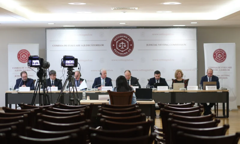 „Soarele şi luna” din justiţia moldovenească. De ce se tem magistraţii