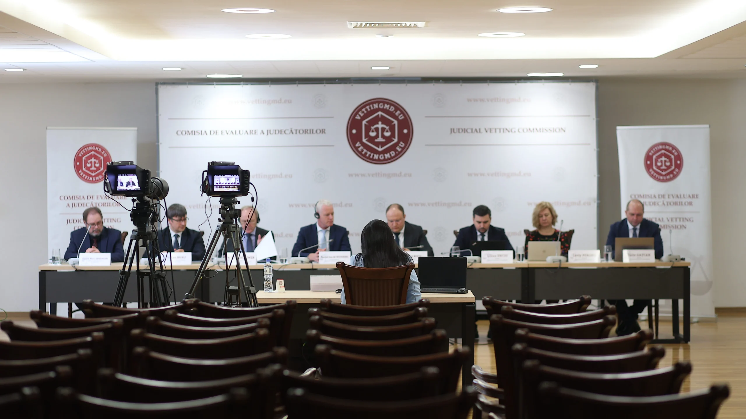 „Soarele şi luna” din justiţia moldovenească. De ce se tem magistraţii