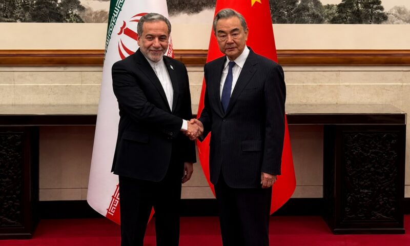 China și Iran își intensifică dialogul diplomatic pe fondul crizei din Orientul Mijlociu