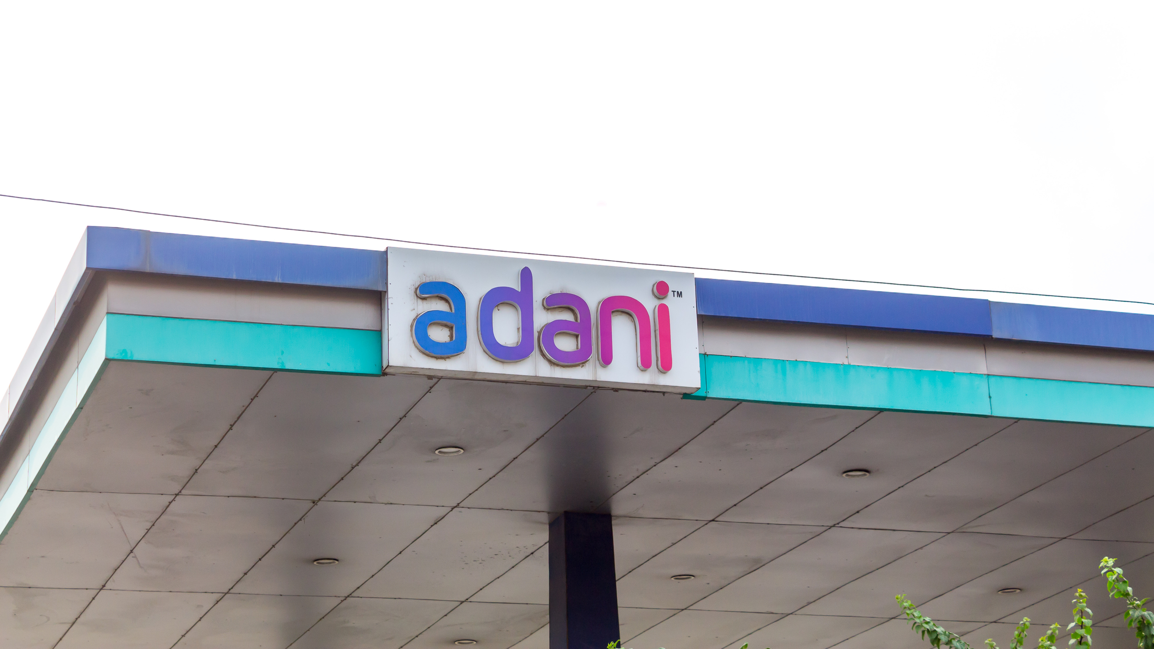 Adani Enterprises plătește milioane pentru un acord cu SUA. Autoritățile americane investighează legături cu importuri de gaz din Iran