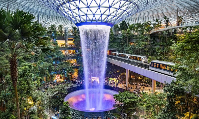 În culisele celui mai premiat aeroport din lume. De ce este diferită experiența la Changi