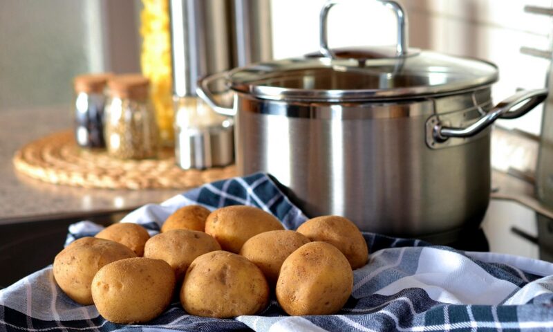 Cel mai iubit aliment al românilor. Ziua cartofului și rețeta simplă care a cucerit lumea