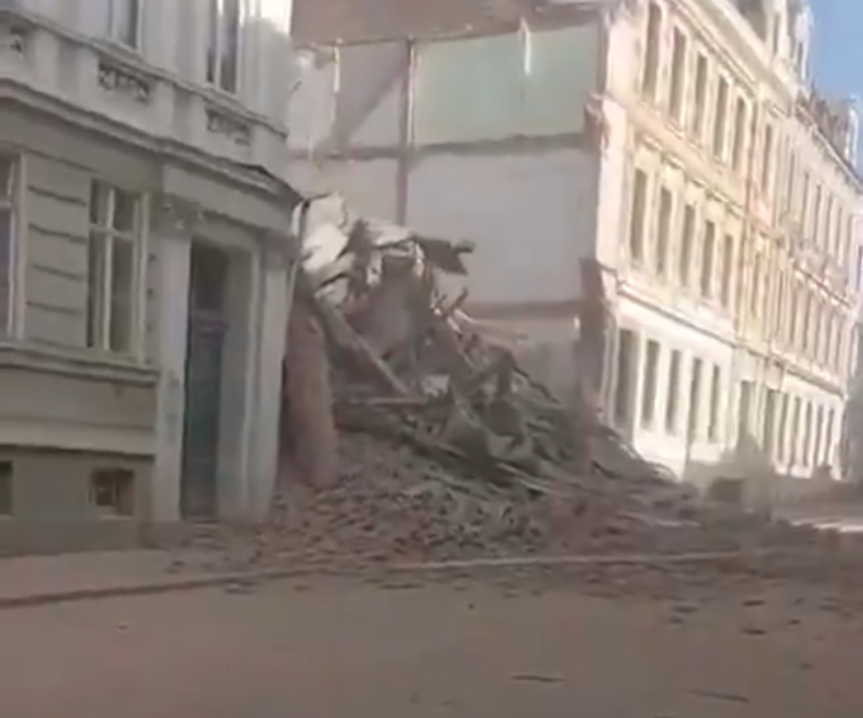 Explozia din Germania. Una dintre româncele date dispărute după prăbușirea unei clădiri, găsită moartă
