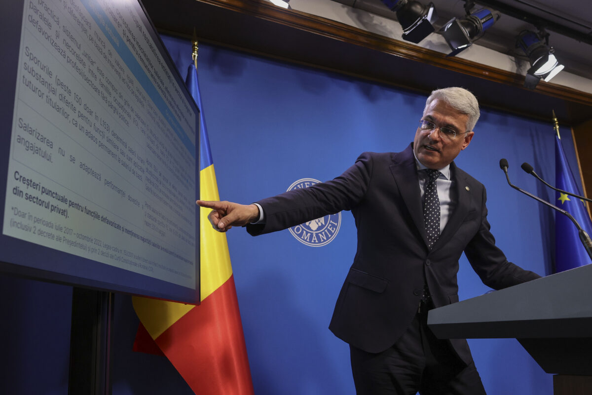 Salariile demnitarilor cresc prin noua lege a salarizării. Dragoș Pîslaru și-a calculat venitul în fața jurnaliștilor