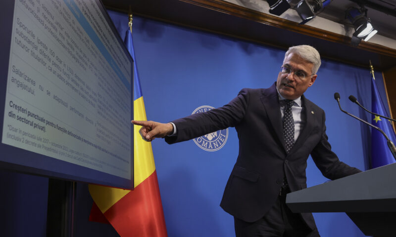 Salariile demnitarilor cresc prin noua lege a salarizării. Dragoș Pîslaru și-a calculat venitul în fața jurnaliștilor