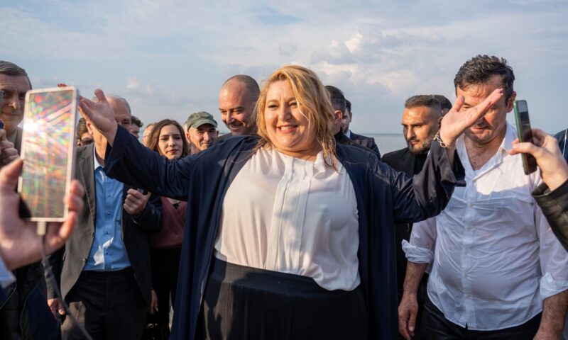 Cum îl încurcă pe Nicușor Dan mișcarea făcută de Diana Șoșoacă