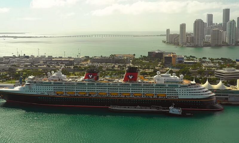 Angajații ai Disney Cruise Line, arestați sub ochii pasagerilor. Ce orori s-au găsit pe navele de croazieră
