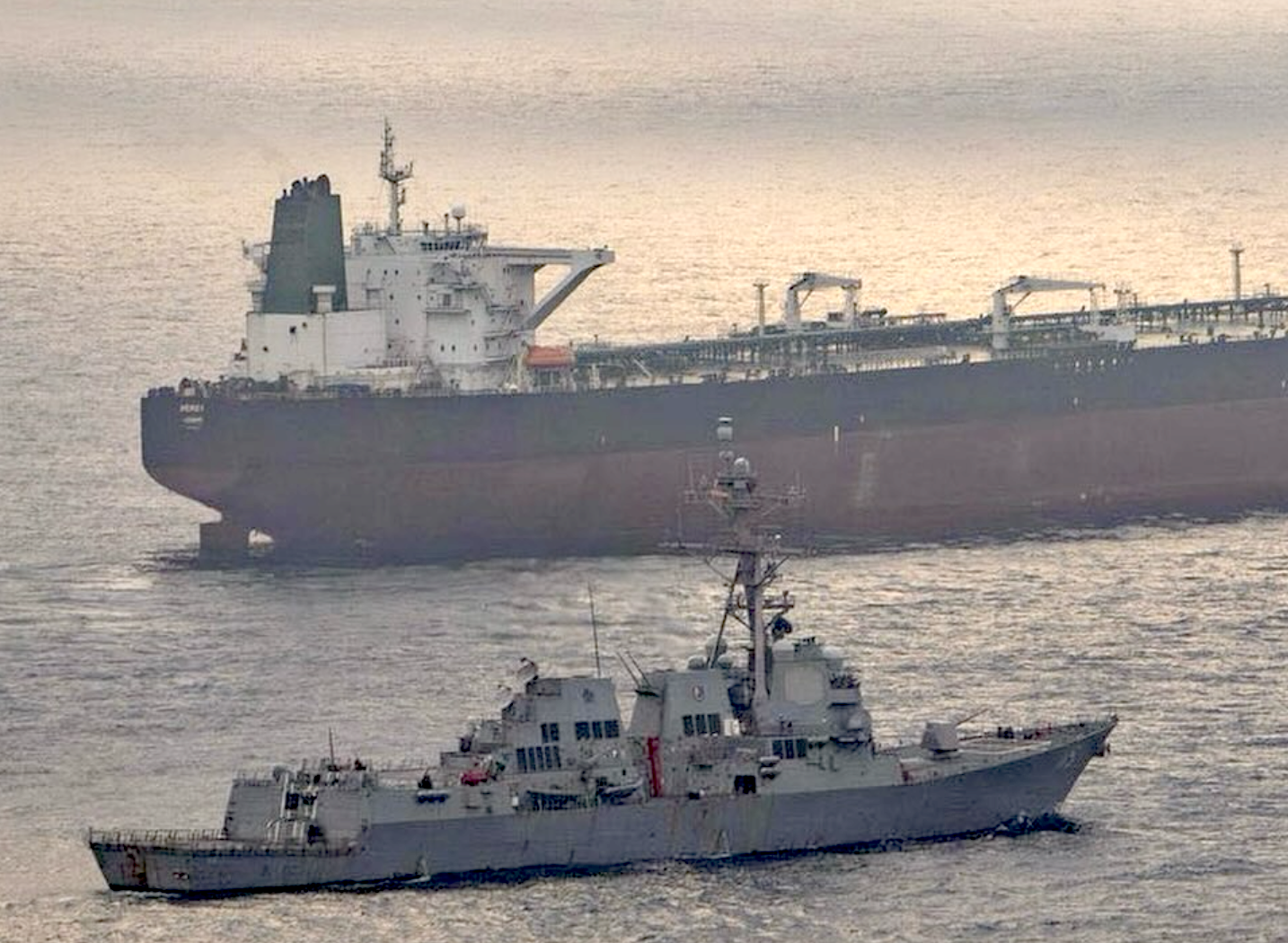SUA și Iran, atacuri reciproce în Strâmtoarea Ormuz în ciuda declarării armistițiului. Declarația amenințătoare a lui Trump