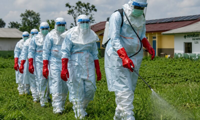 Ebola se extinde în Africa și zece țări sunt clasificate cu risc ridicat