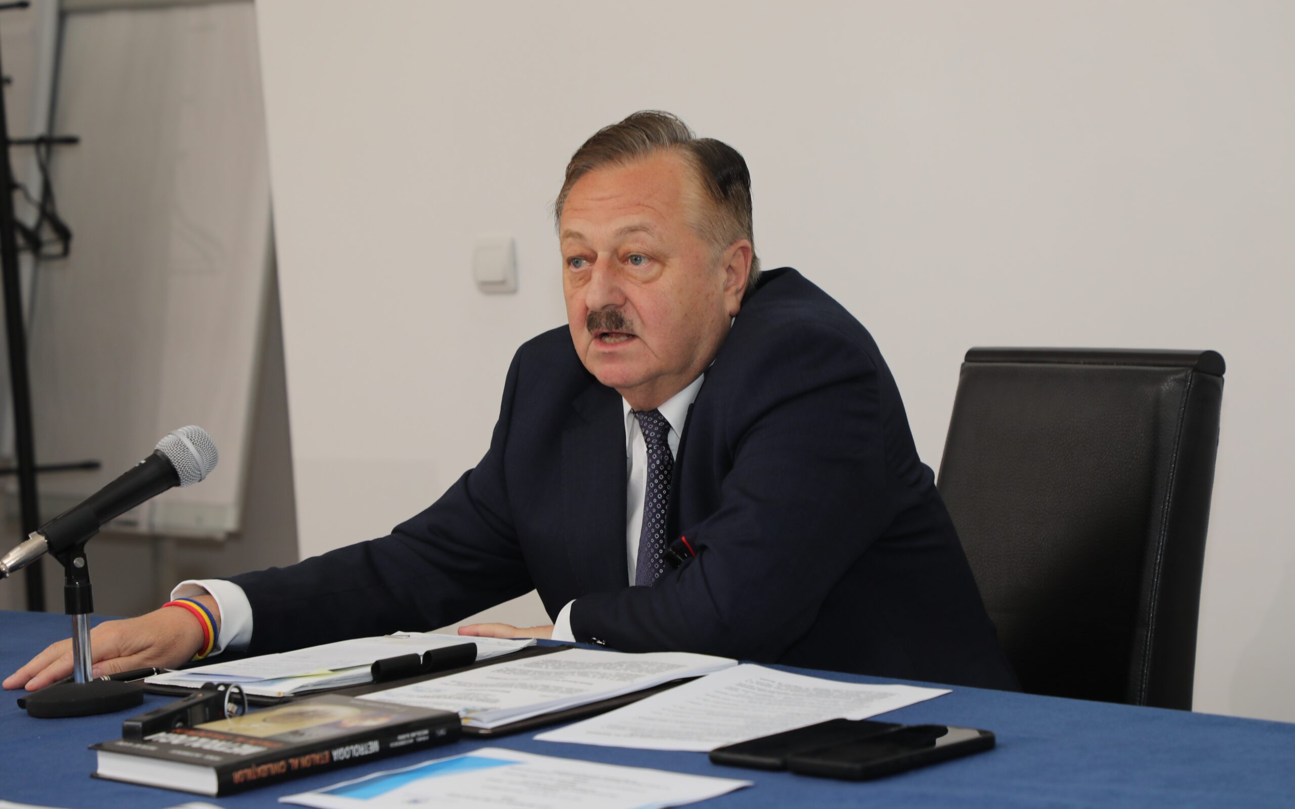 Președintele RENAR acuză desfășurarea de către BRML a unor activități paralele cu activitatea de acreditare. Consecințe pentru afaceri și cetățeni